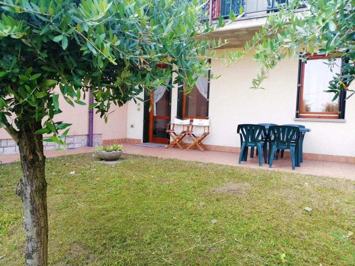 Iseolakerental - Appartamento Chiara Riva di Solto Exterior foto